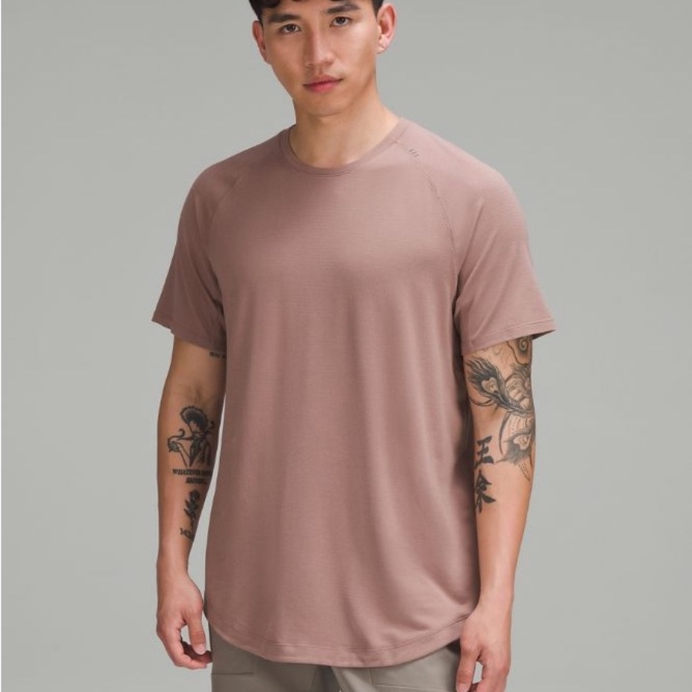 Lululemon License to Train shirt in Twilight Rose size L